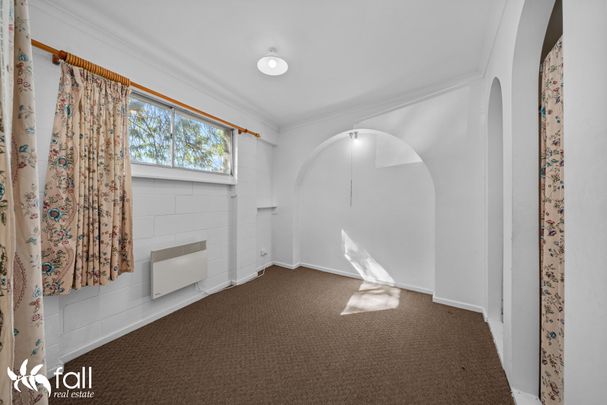 Character filled unit in good location - Photo 1