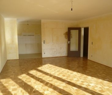 Für Senioren: Große 2-Zimmerwohnung mit Balkon in zentraler Lage - Photo 1