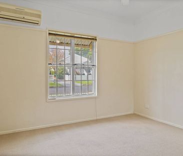 Charming Cottage Living in the Heart of South Toowoomba - Photo 2