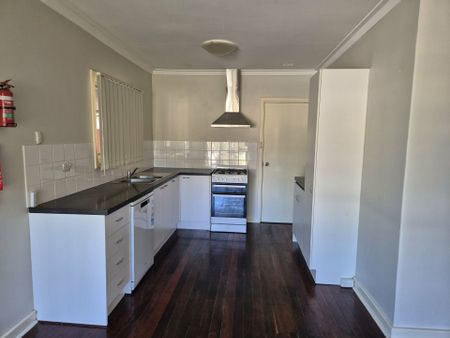 Well-Presented Family Home in a Convenient Location - Photo 3