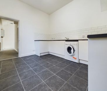 2 bedroom ground floor flat to rent - Photo 1