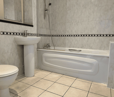 Romford Road, London, E15 - Photo 6