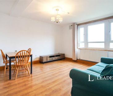3 bedroom flat to rent - Photo 4