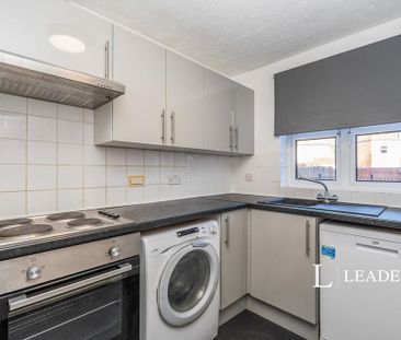 2 bedroom flat to rent - Photo 2