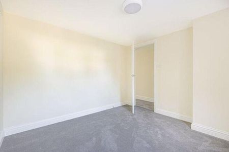 2 bedroom maisonette to rent - Photo 2