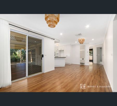 8 Flag Place, West Wodonga, Vic 3690 - Photo 3