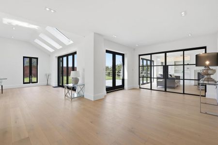 4 bedroom detached house to rent - Photo 2