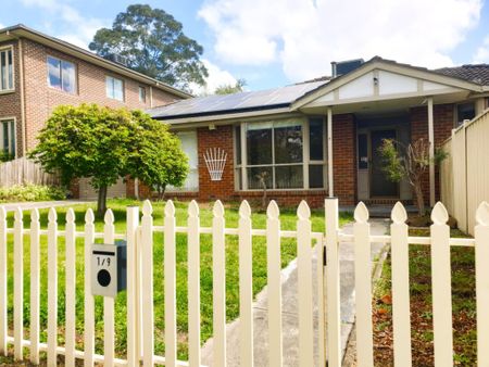 Glen Waverley Secondary Zone-Spacious Three-Bedroom Unit - Photo 5