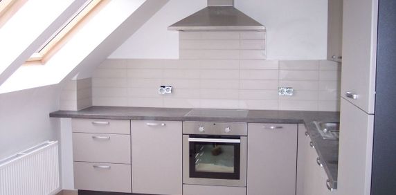 Appartement te huur in Genk voor € 685 met 1 slaapkamer - Photo 2