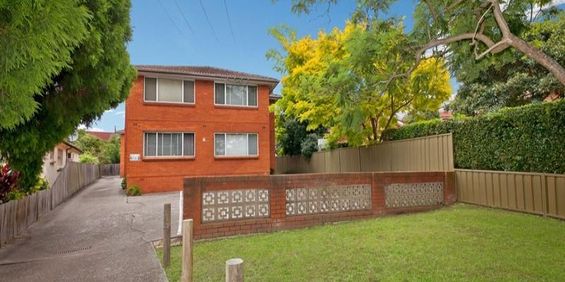 Renovated Two Bedroom Apartment - Photo 3
