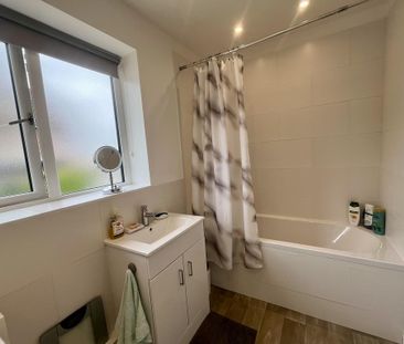 4 bedroom detached bungalow to rent - Photo 6