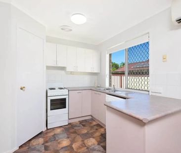 Spacious Family Home - Photo 2