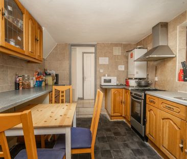 Room in a Shared House, Studley Road, E7 - Photo 6