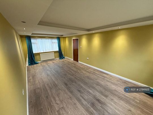 3 bedroom end of terrace house to rent - Photo 1