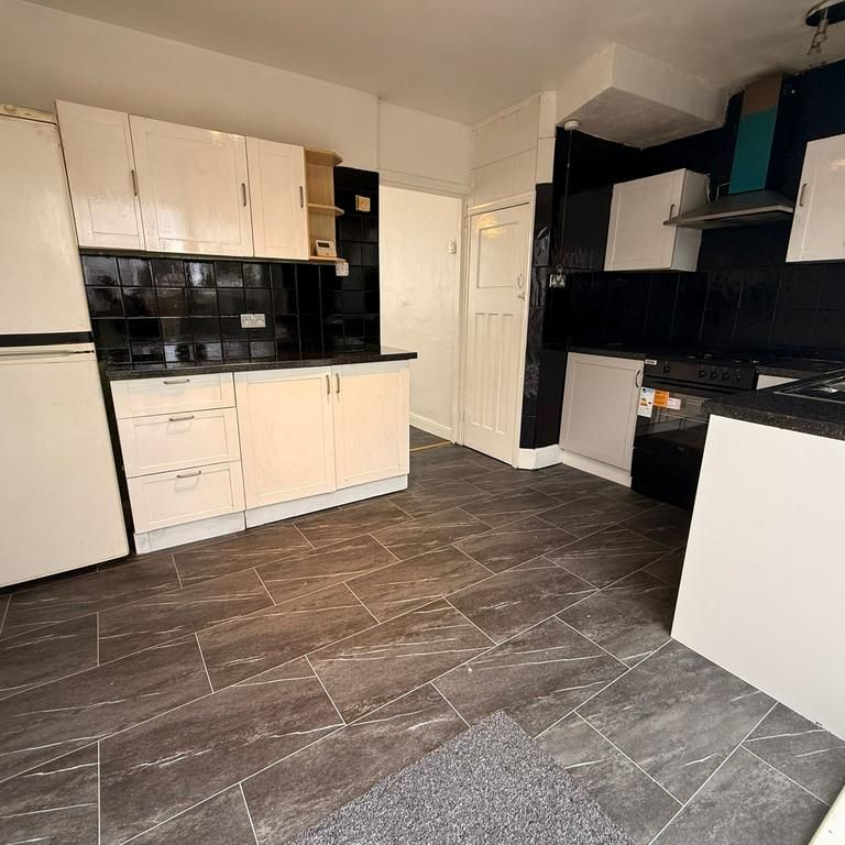 2 bedroom semi-detached house to rent - Photo 1