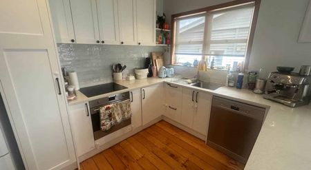 Beautiful Home in Northcote Point - Photo 3