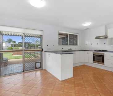 Spacious family home + separate studio, minutes to the beach! - Photo 4