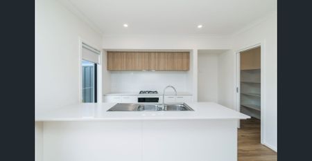 **RECEIVE ONE MONTH FREE RENT, ASK US HOW! Spacious 4-Bedroom Townhome for Lease in Cloverton Estate - Photo 4