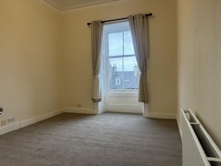 3 bedroom flat to rent - Photo 2