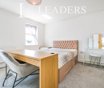 4 bedroom house to rent Weaving Gardens, NG5 - Photo 2