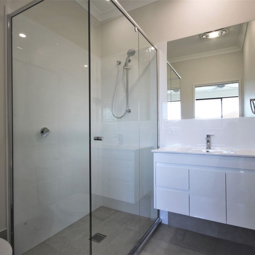 Air-Conditioned Townhouse in Great Location Close to the River - Photo 1