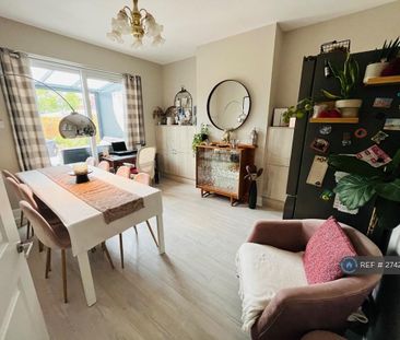 1 bedroom in a house share to rent - Photo 1