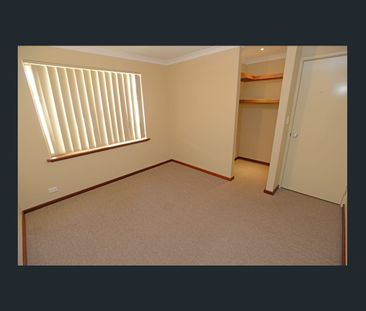 SPACIOUS & PRIVATE REAR FAMILY HOME - Photo 3