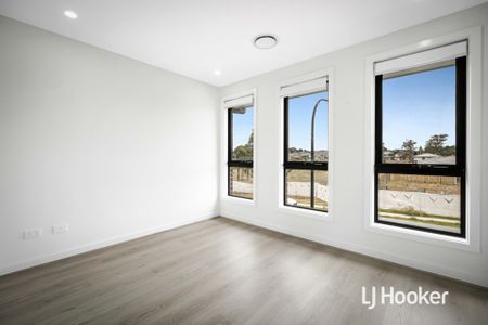 Brand New 3 Bedroom Home - Available Now! - Photo 4