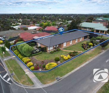 SPACIOUS LIVING ON 1000 SQM BLOCK - Photo 1