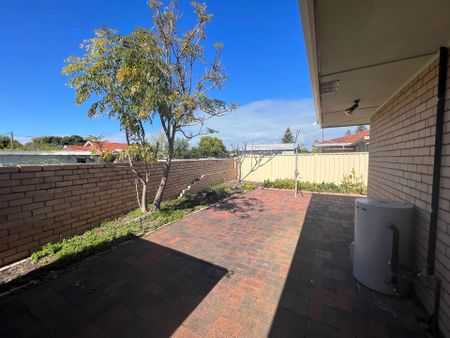 Relaxed Coastal Lifestyle - Photo 5