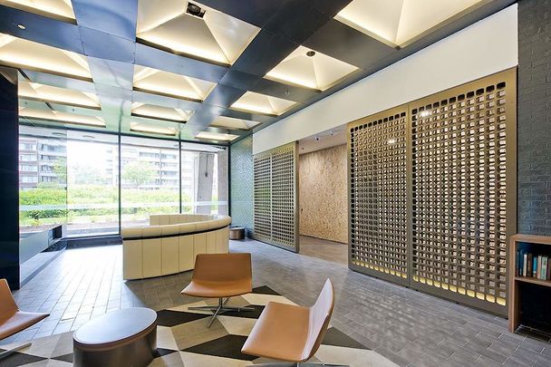 4858 chemin de la Côte-des-Neiges, Montréal, QC - Photo 1