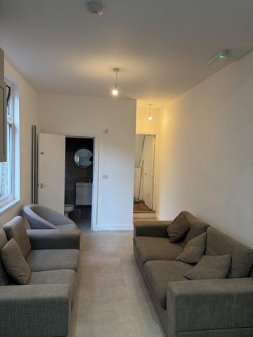 4 bedroom terraced house to rent - Photo 2