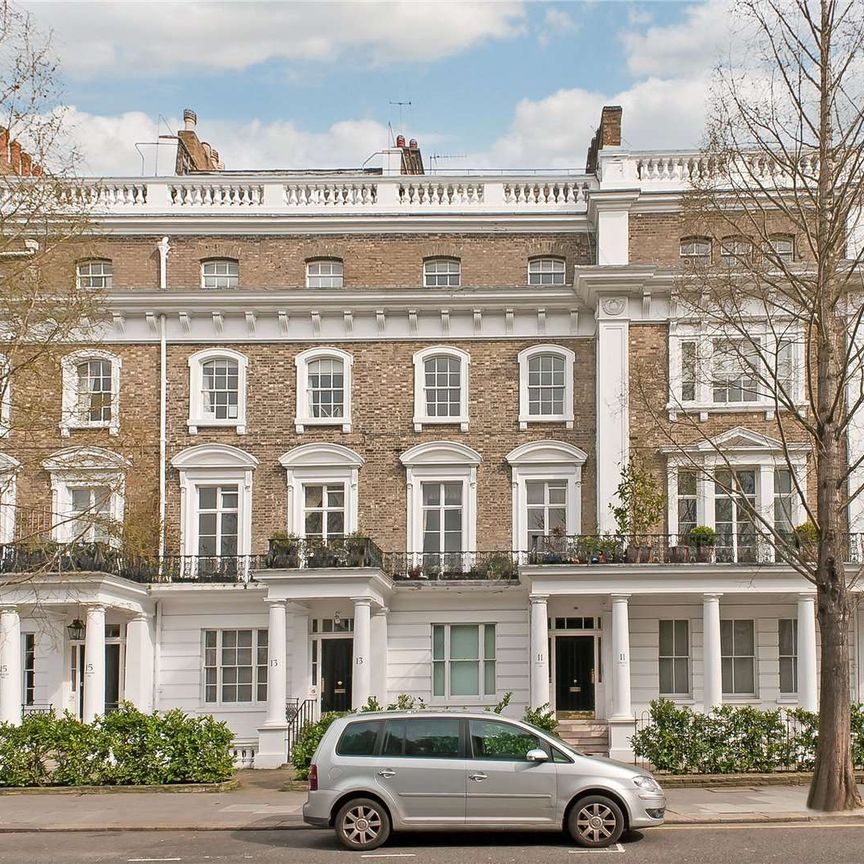 This is a two double bedroom property situated on the third floor of a white stucco fronted building in South Kensington. - Photo 1