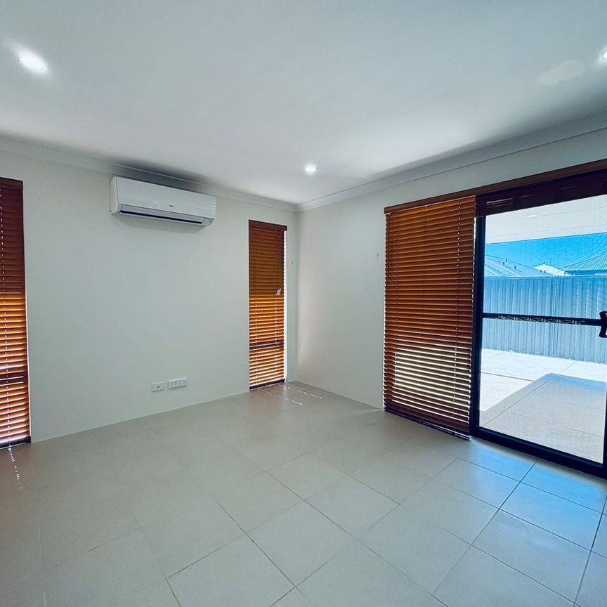 HOME FOR CHRISTMAS - Photo 1