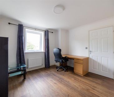 4 bedroom detached house to rent - Photo 4