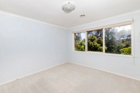 Spacious Four Bedroom Family Home - Photo 2