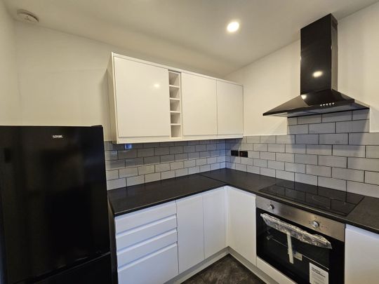 2 Bed Flat, St. Christophers Gardens, CR7 - Photo 1