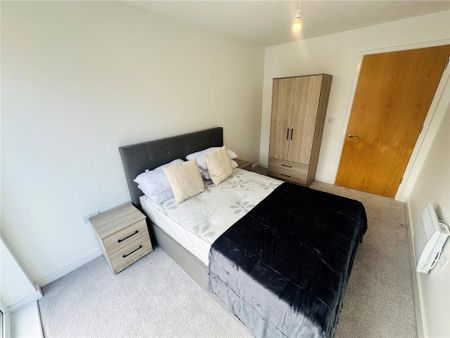 3 bedroom flat to rent - Photo 4