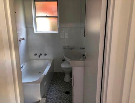 Bondi Beach - Photo 4