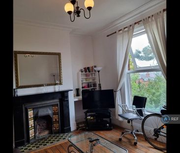 1 bedroom in a house share to rent - Photo 3