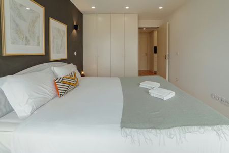 Rua 1.º de Maio, Vila Nova de Gaia, Porto 4430-177 - Photo 4