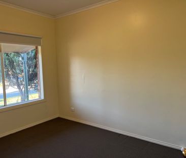 Comfort & Convenience for Family Living! - Photo 4