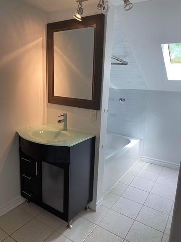 For Lease - 396 Macnab Street, Hamilton, Ontario - Photo 4