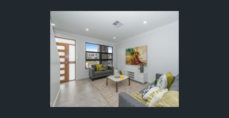 Modern 2 Bedrooms Plus Study Town House In Sought After Location - Photo 2