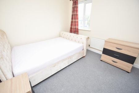 4 bedroom townhouse to rent - Photo 2