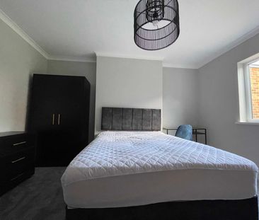 Newly Decorated Double Room in Hounslow - Photo 3