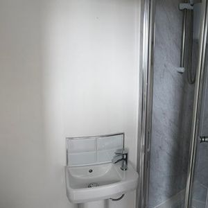 Studio Flat, Rosslyn Road, E17 - Photo 2