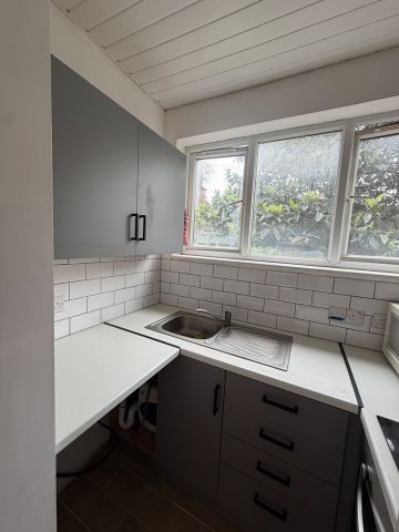 Studio Flat, Lawford St, BS2 - Photo 2