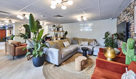 1 bedroom in a flat share to rent - Photo 4