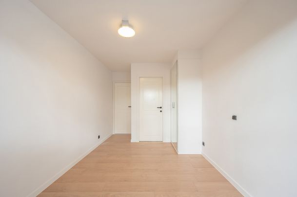 Ongemeubeld, hoekappartement nabij het Albertplein - Photo 1